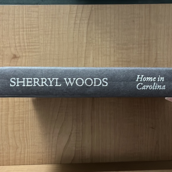 Hardcover novel “Home in Carolina” by Sherryl Woods published by MIRA - Picture 6 of 16